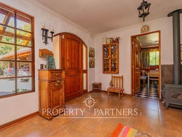 Excelente casa en parcela en céntrico sector de Pirque