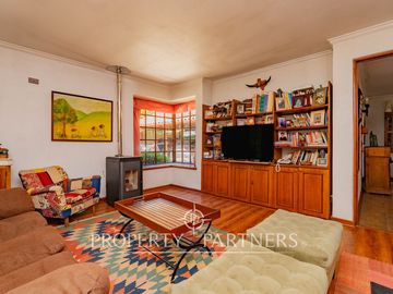 Excelente casa en parcela en céntrico sector de Pirque