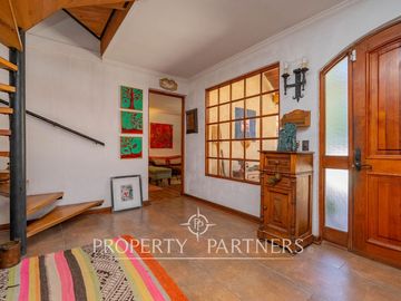 Excelente casa en parcela en céntrico sector de Pirque