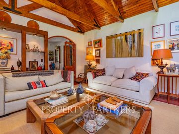 Excelente casa en parcela en céntrico sector de Pirque