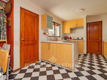 Excelente casa en parcela en céntrico sector de Pirque