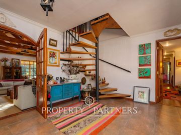 Excelente casa en parcela en céntrico sector de Pirque