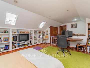 Excelente casa en parcela en céntrico sector de Pirque