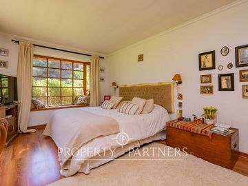 Excelente casa en parcela en céntrico sector de Pirque