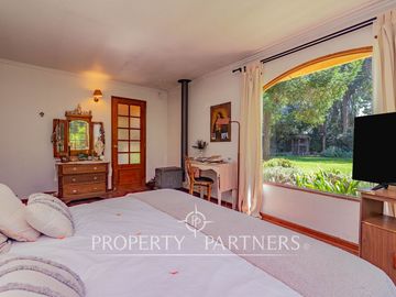 Excelente casa en parcela en céntrico sector de Pirque