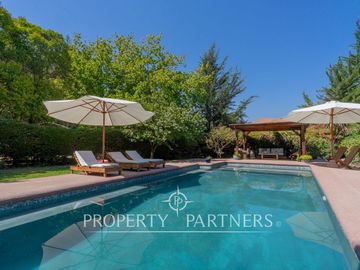Excelente casa en parcela en céntrico sector de Pirque