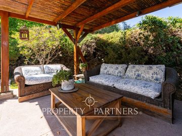 Excelente casa en parcela en céntrico sector de Pirque