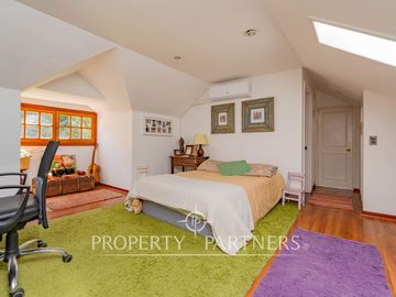 Excelente casa en parcela en céntrico sector de Pirque