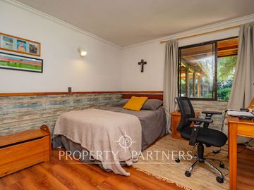 Excelente casa en parcela en céntrico sector de Pirque
