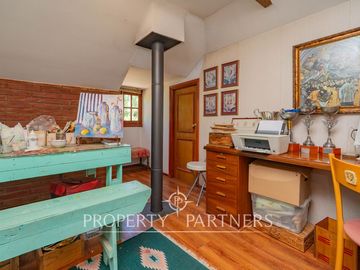 Excelente casa en parcela en céntrico sector de Pirque