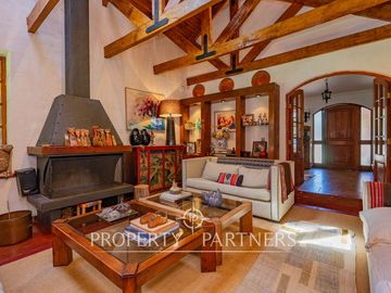 Excelente casa en parcela en céntrico sector de Pirque