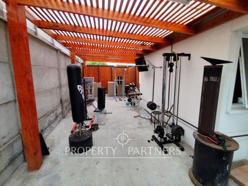 Amplia casa remodelada en Serena Golf