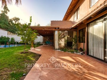 Venta de Hermosa y Gran casa en condominio de Peñalolén