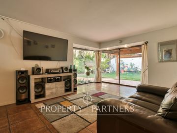 Venta de Hermosa y Gran casa en condominio de Peñalolén