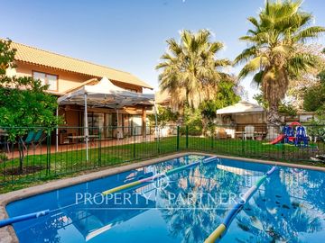 Venta de Hermosa y Gran casa en condominio de Peñalolén