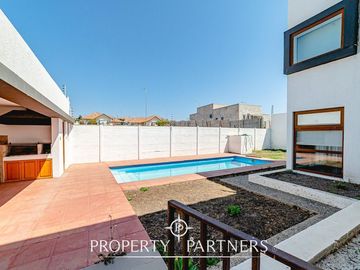 Sólida casa en Peñuelas