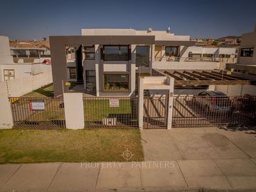 Sólida casa en Peñuelas