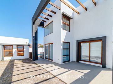 Sólida casa en Peñuelas