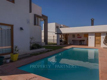 Sólida casa en Peñuelas