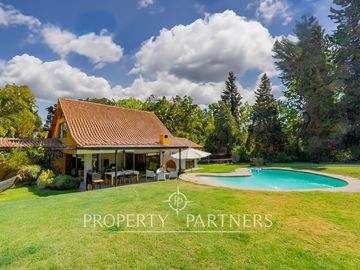 Hermosa Parcela en exclusivo Condominio las Tórtolas, Santa Rita, el mejor sector de Pirque ( Con derecho de canal)