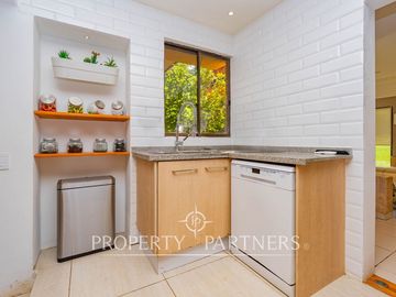 Hermosa Parcela en exclusivo Condominio las Tórtolas, Santa Rita, el mejor sector de Pirque ( Con derecho de canal)
