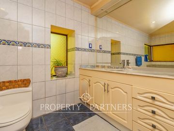 Hermosa Parcela en exclusivo Condominio las Tórtolas, Santa Rita, el mejor sector de Pirque ( Con derecho de canal)