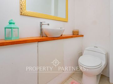 Hermosa Parcela en exclusivo Condominio las Tórtolas, Santa Rita, el mejor sector de Pirque ( Con derecho de canal)
