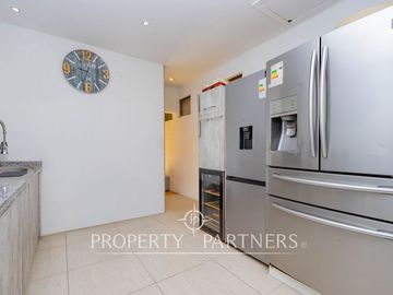 Hermosa Parcela en exclusivo Condominio las Tórtolas, Santa Rita, el mejor sector de Pirque ( Con derecho de canal)