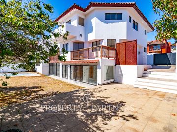 Linda casa en pleno San Joaquin de construcción solida remodelada