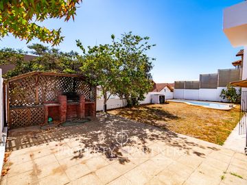 Linda casa en pleno San Joaquin de construcción solida remodelada