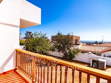 Linda casa en pleno San Joaquin de construcción solida remodelada