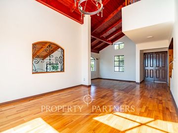 Linda casa en pleno San Joaquin de construcción solida remodelada