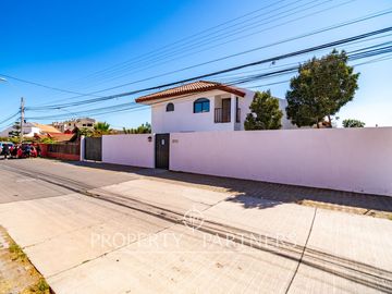 Linda casa en pleno San Joaquin de construcción solida remodelada