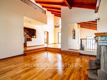 Linda casa en pleno San Joaquin de construcción solida remodelada