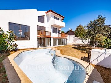 Linda casa en pleno San Joaquin de construcción solida remodelada