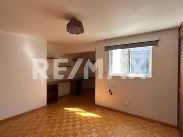 Casa de desniveles en Venta en Loma Dorada - (3)