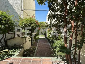 Casa de desniveles en Venta en Loma Dorada - (3)