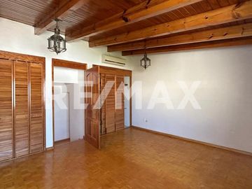 Casa de desniveles en Venta en Loma Dorada - (3)