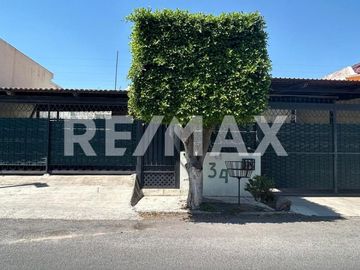 Casa de desniveles en Venta en Loma Dorada - (3)