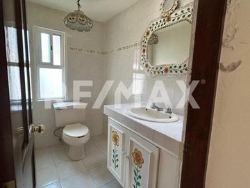 Casa de desniveles en Venta en Loma Dorada - (3)