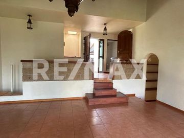 Casa de desniveles en Venta en Loma Dorada - (3)