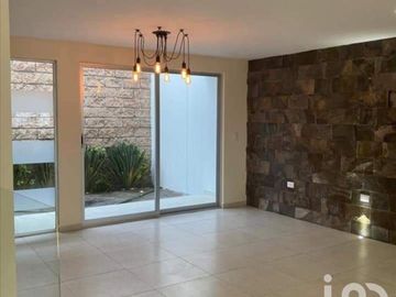 CASA EN VENTA NUEVA Y AMPLIA, ZONA PLAZA SAN DIEGO, SAN PEDRO CHOLULA.