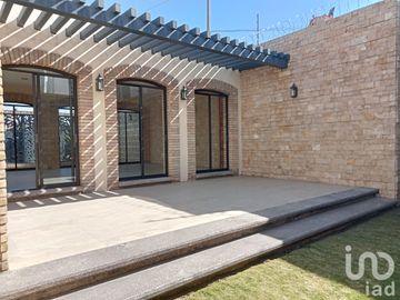 CASA EN VENTA NUEVA Y AMPLIA, ZONA PLAZA SAN DIEGO, SAN PEDRO CHOLULA.