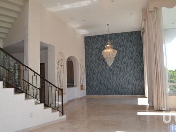Casa en venta, Lomas Anàhuac Huixq. 4 habitaciones doble filtro de seguridad