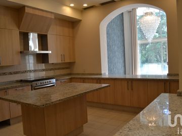 Casa en venta, Lomas Anàhuac Huixq. 4 habitaciones doble filtro de seguridad