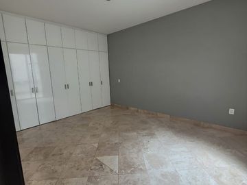 Casa en Residencial Santa Fe, León, Gto. $4.3 MDP, recámara en planta baja