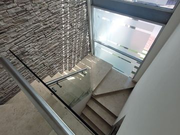 Casa en Residencial Santa Fe, León, Gto. $4.3 MDP, recámara en planta baja