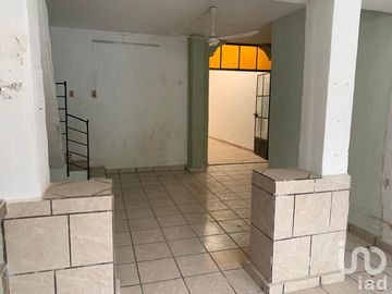 CASA EN VENTA PARA REMODELAR, EN EL CENTRO DE MÉRIDA, CERCA PASEO DE MONTEJO