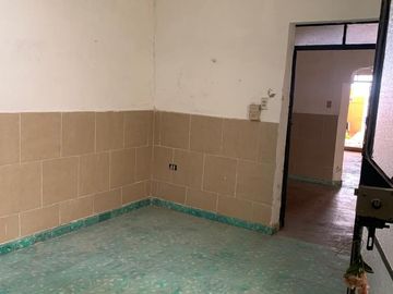 CASA EN VENTA PARA REMODELAR, EN EL CENTRO DE MÉRIDA, CERCA PASEO DE MONTEJO