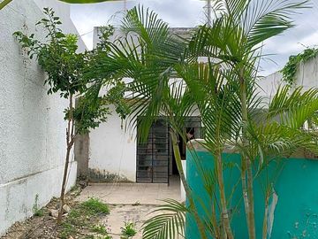 CASA EN VENTA PARA REMODELAR, EN EL CENTRO DE MÉRIDA, CERCA PASEO DE MONTEJO